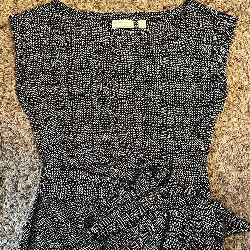 New York & Company Black and White Patterned Top